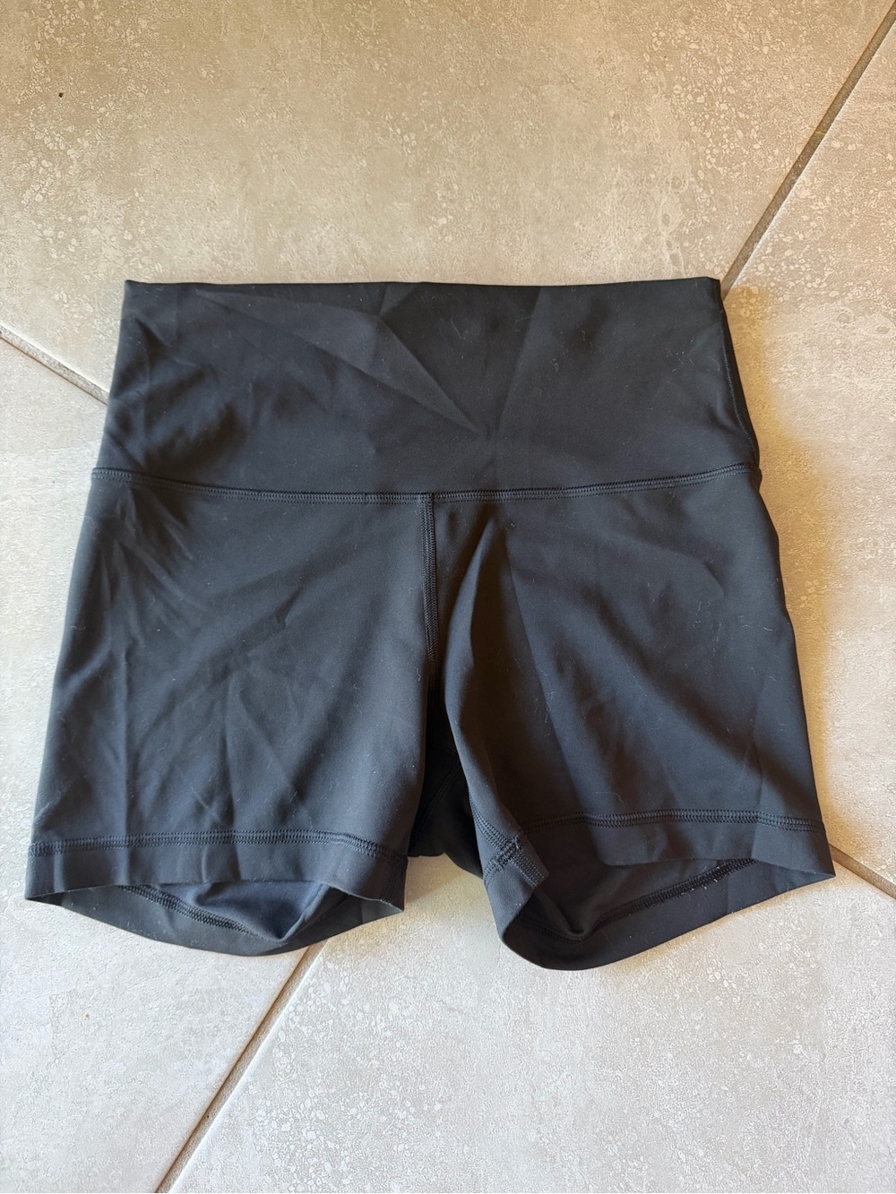 lululemon athletica High-Rise Black Wunder Train Shorts 4” - Picture 2 of 3